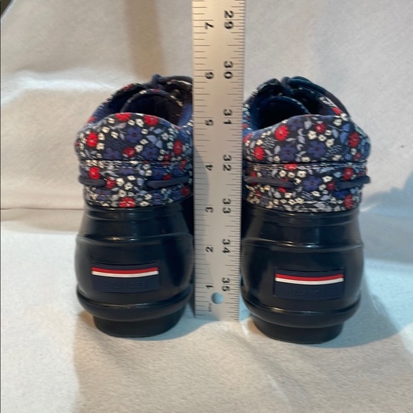Tommy Hilfiger Navy and Red Floral Winter Rain Boots Like New! Warm Waterproof - Picture 6 of 13